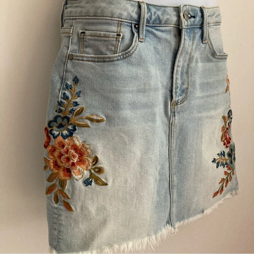 Driftwood Light Blue Maui Floral Embroidered Frayed Hem Denim Skirt, Sz 27